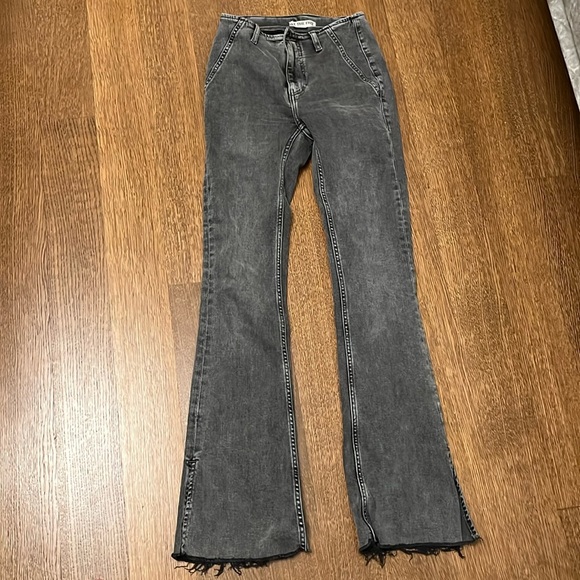 We the Free Jeans size 25 (fits closer to a 24) - Picture 1 of 3